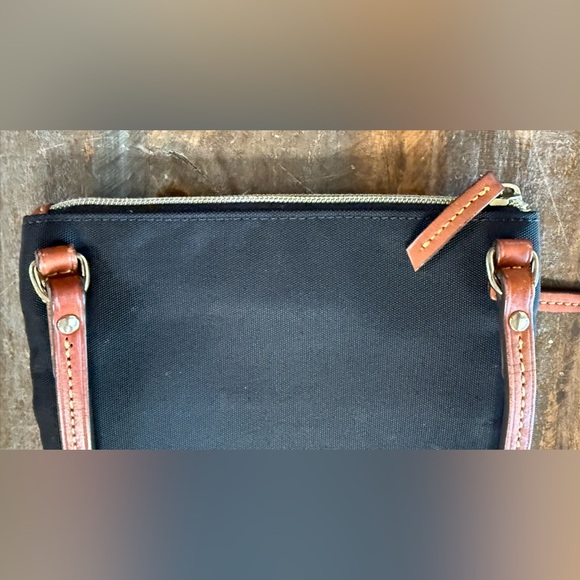Dooney & Bourke North South Triple Zip Crossbody EUC - Picture 4 of 6